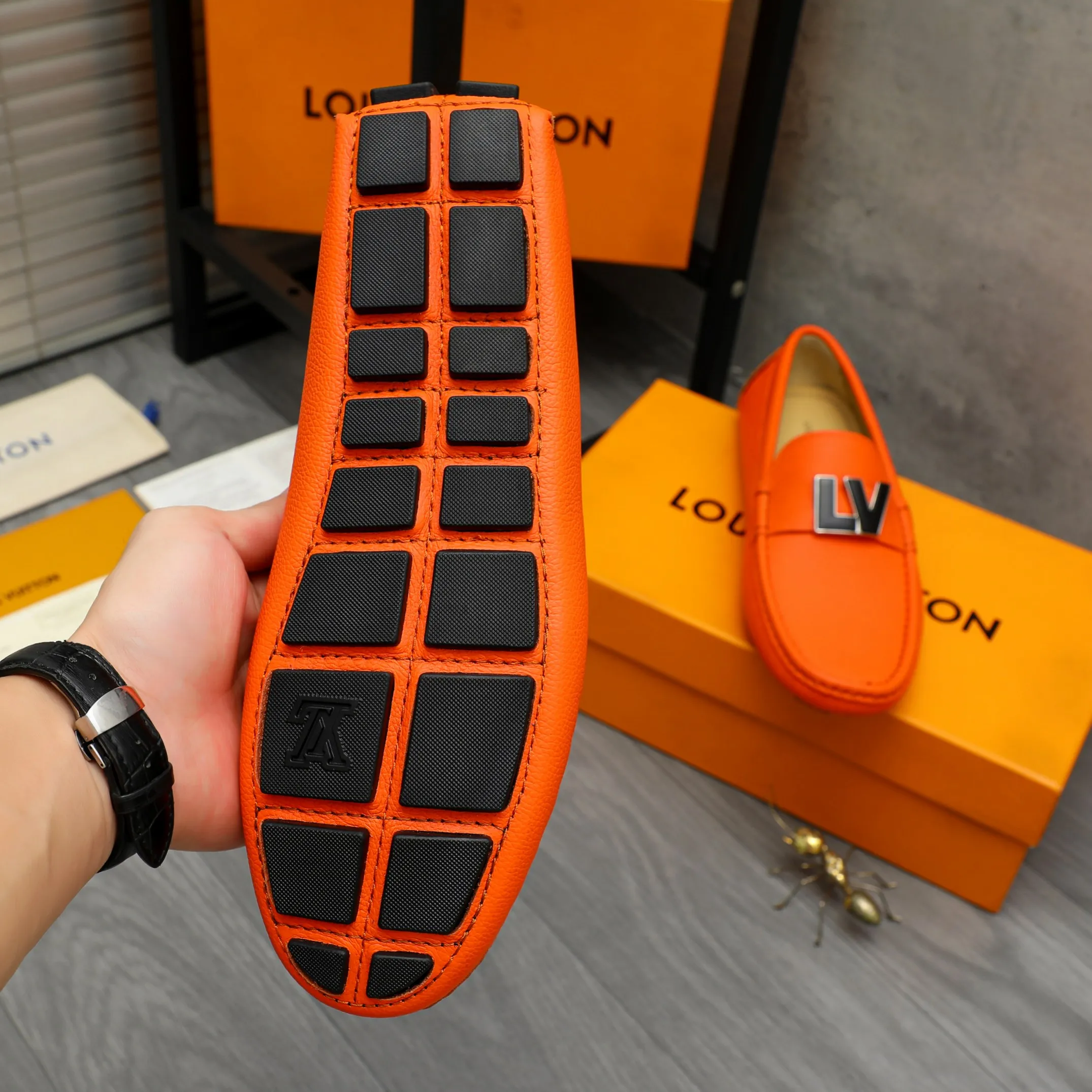 Men's shoes 💰420 Product trademark: LV "Louis Vuitton" casual slip-on shoes Regular size: 38-46 (45.46 custom-made, non-returnable) Product materials: Selected pebbled cowhide upper, sheepskin lining, original rubber outsole